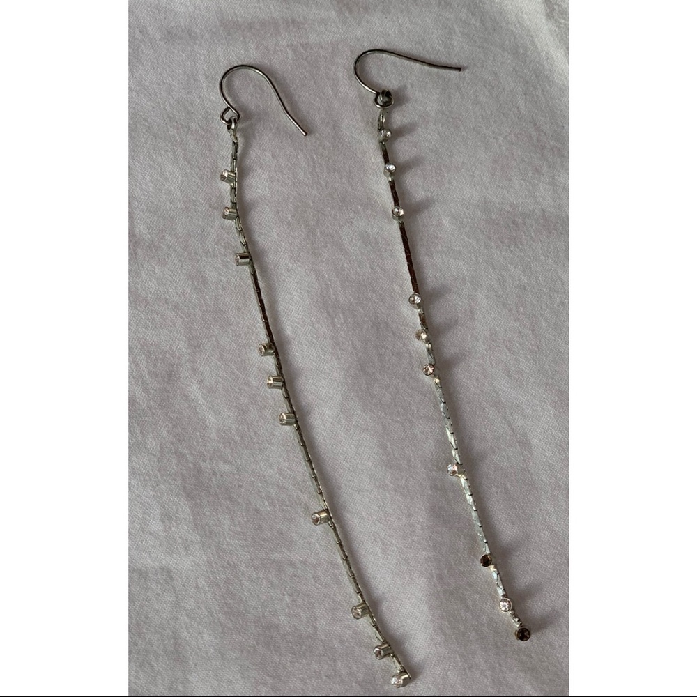 💍💫 Silver dangly rhinestone earrings